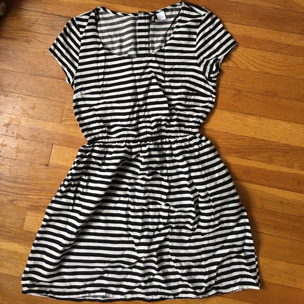 H&M Dress with pockets