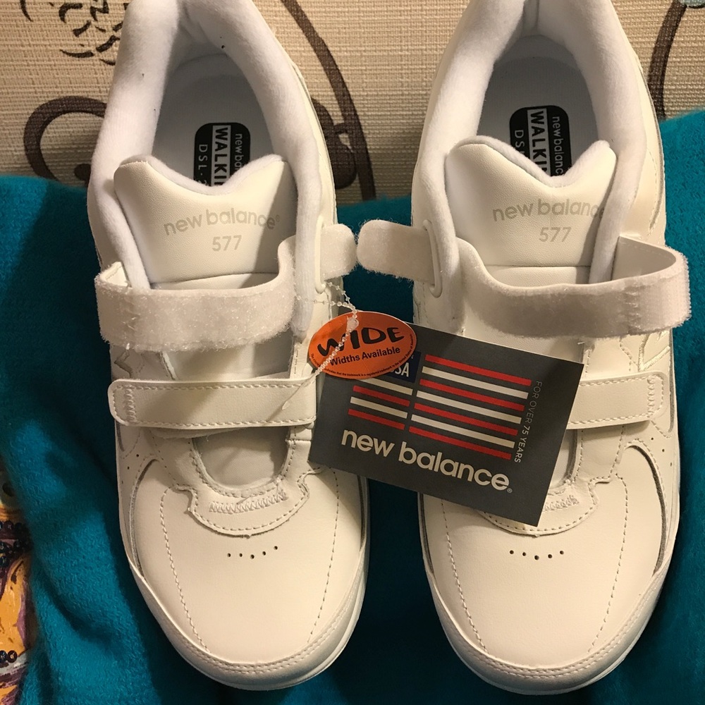 NEW BALANCE MEN'S/ WOMEN'S WALKING SNEAKERS