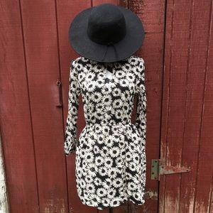 Black & White Daisy Dress Black & White Daisy Dress