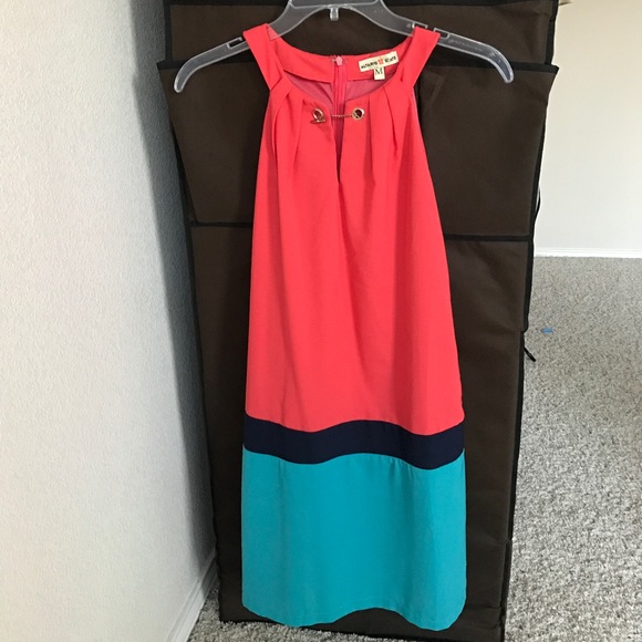 ✨✨BRAND NEW✨✨TAG STILL ON✨✨ - Picture 1 of 3