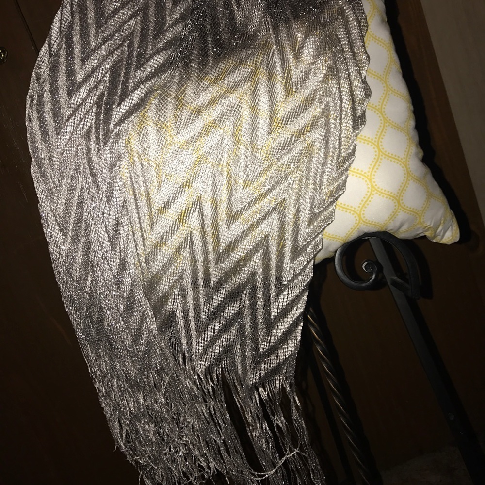 BEAUTIFUL THICK SILKY SCARF