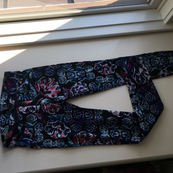 NWOT Patterned Jeggings - Picture 3 of 5