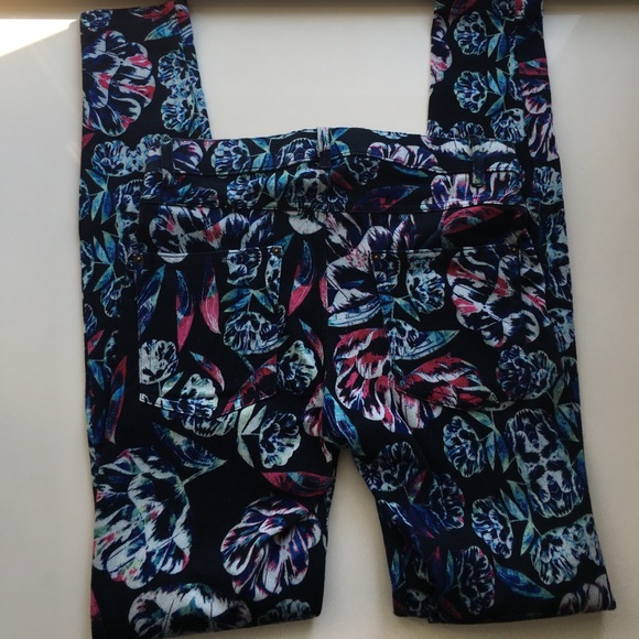NWOT Patterned Jeggings - Picture 4 of 5