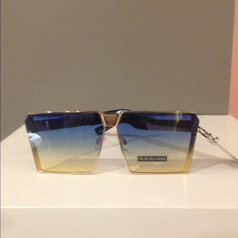 Women faded color glasses