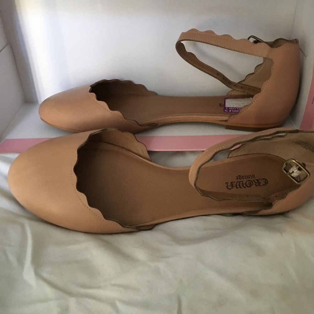 Crown vintage Flat. - Picture 2 of 2