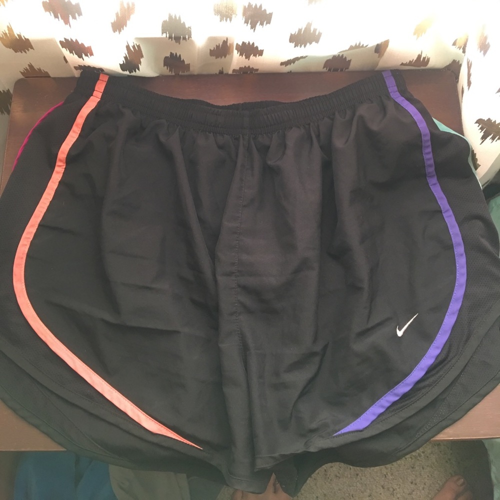 Women's nike shorts (WILL BUNDLE💘)