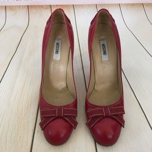 Moschino vintage red leather bow heels sz 40 Moschino vintage red leather bow heels sz 40