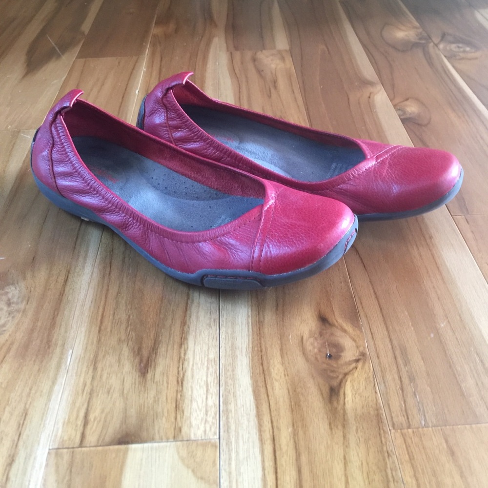 Naturalizer red ballet flat