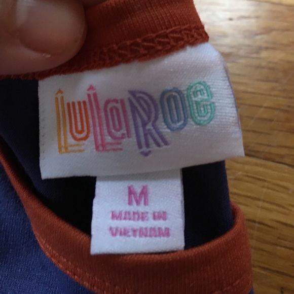 Lularoe Randy T - Picture 2 of 2