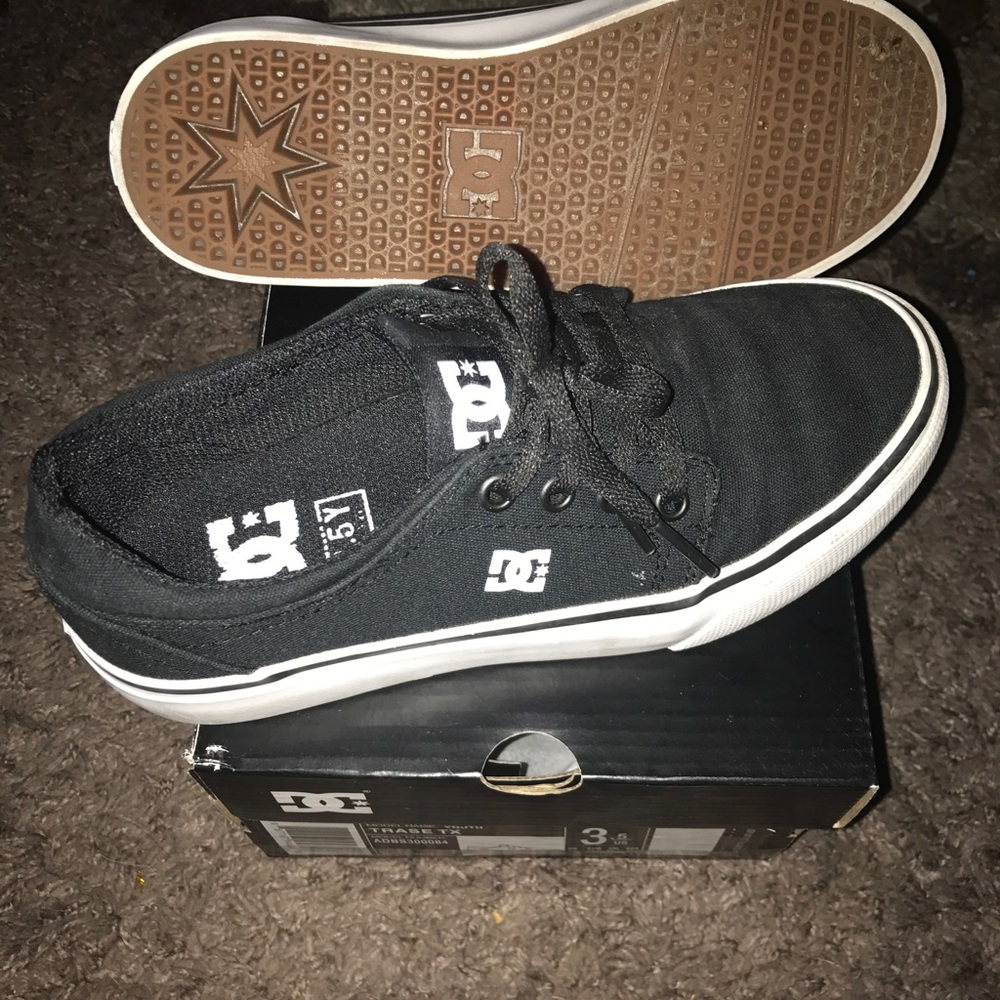 DC boys shoes