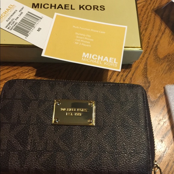 Brown monogram Michael Kors flat wallet/Wristlet - Picture 1 of 3
