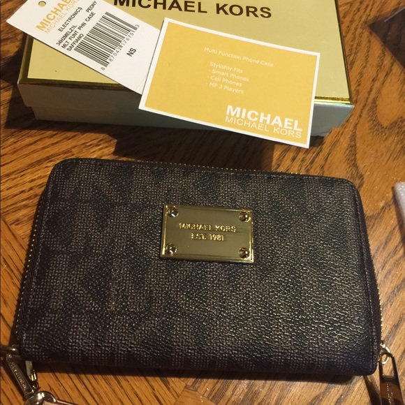 Brown monogram Michael Kors flat wallet/Wristlet - Picture 2 of 3