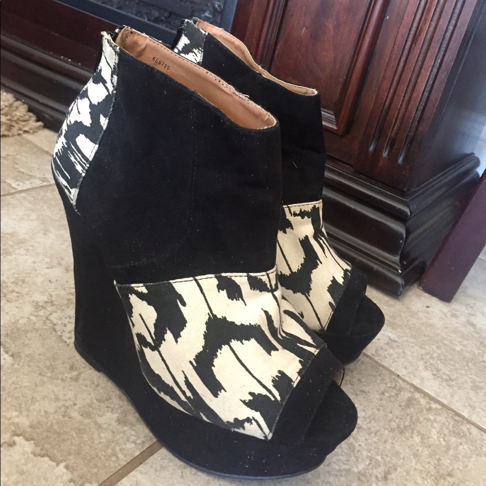 ⚫️Black and white wedges