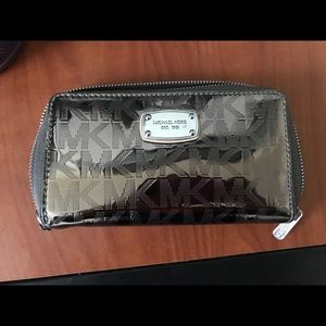 Michael Kors wristlet/wallet
