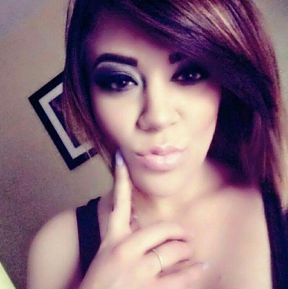 Meet your Posher, Jessica - Picture 1 of 2