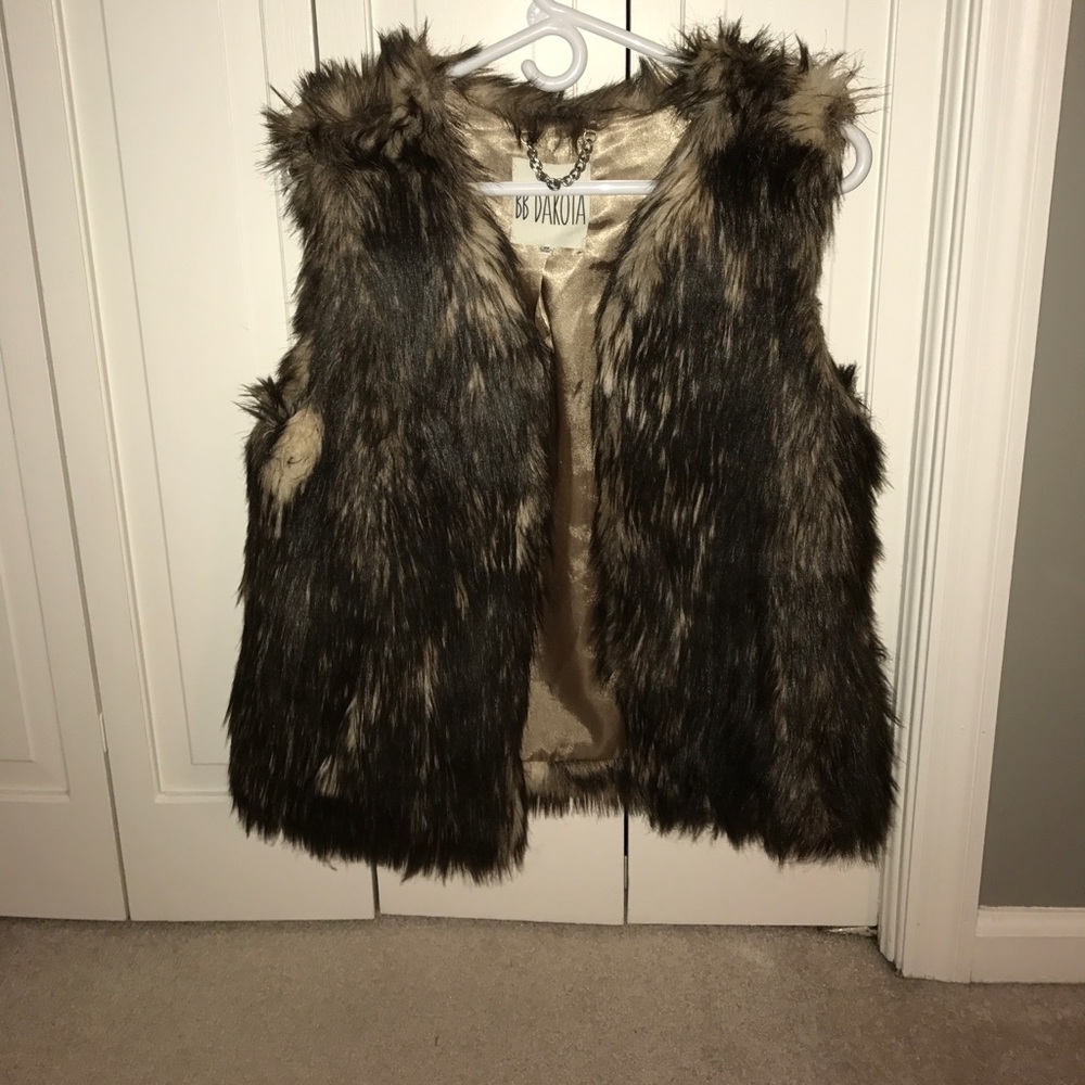 BB Dakota faux fur vest size M