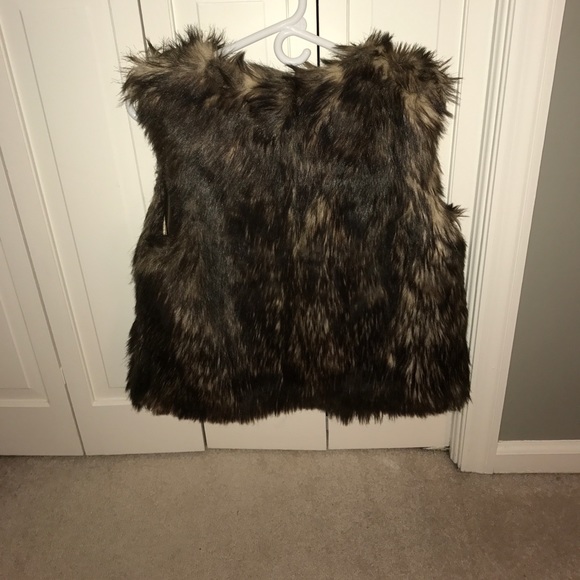 BB Dakota faux fur vest size M - Picture 2 of 3