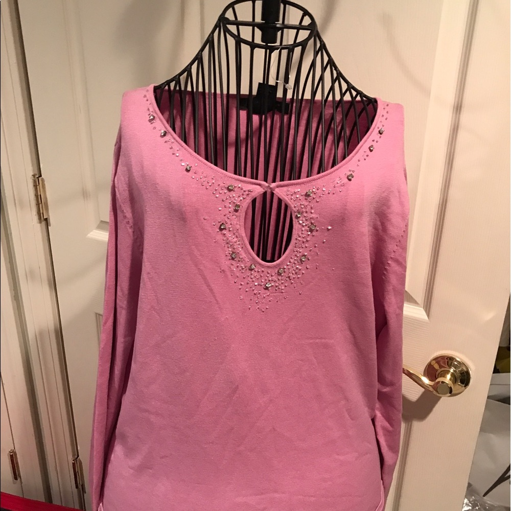 August silk Embellished silk blend keyhole top L