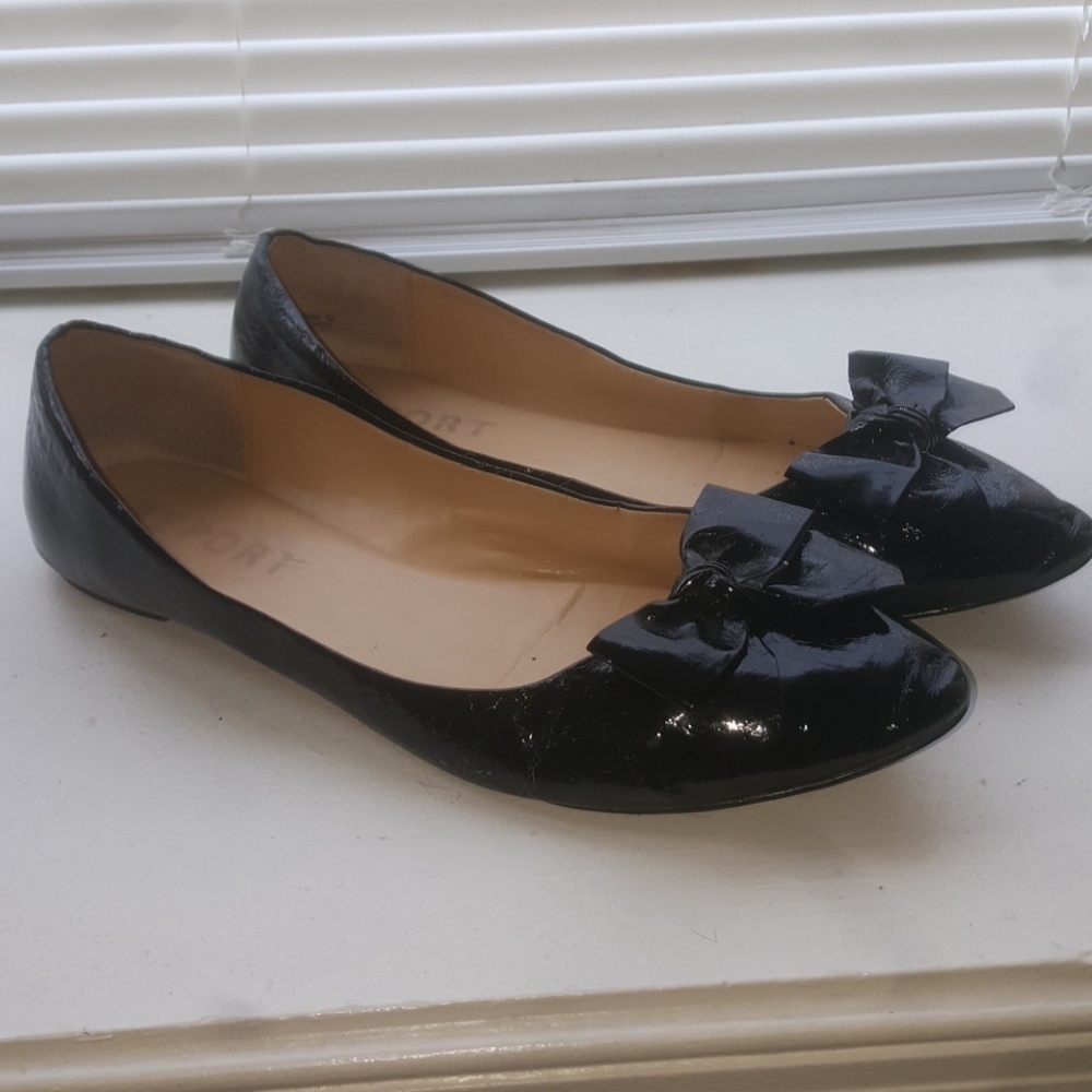 Report crinkle  patent bow flats