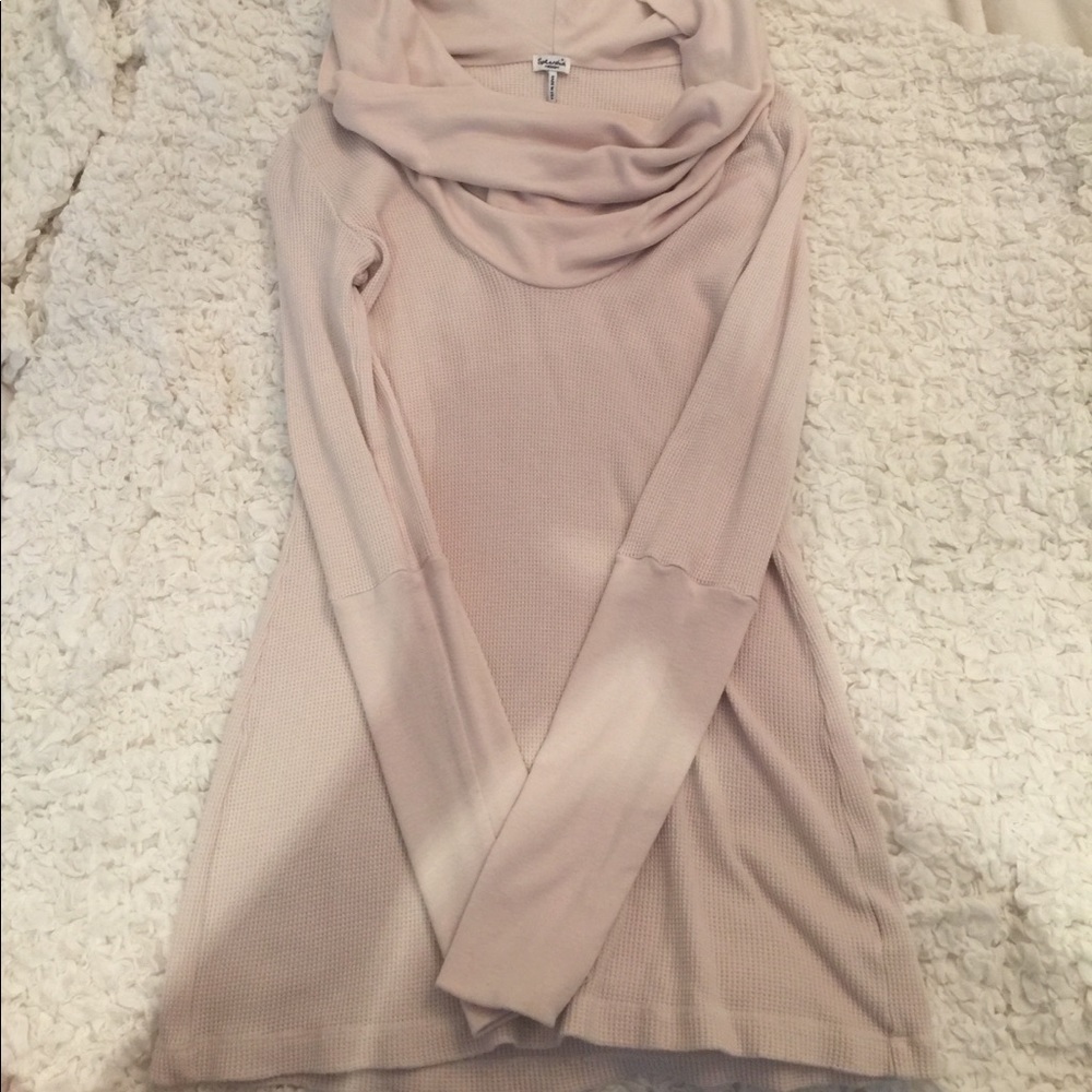Splendid cowl neck top in size Medium