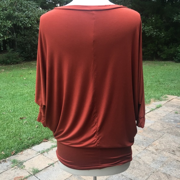Relaxed fit rust colored top - Picture 3 of 6