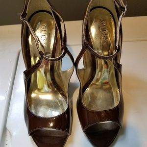 7.5 M Guess Brown strappy peep-toe Heels