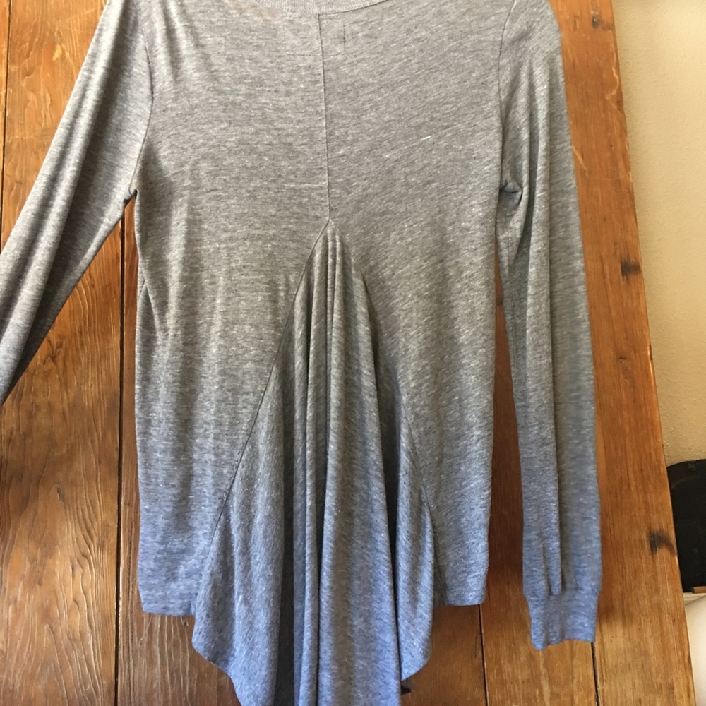 Slimming Fall Fav: Gray Shirt & covers the booty!