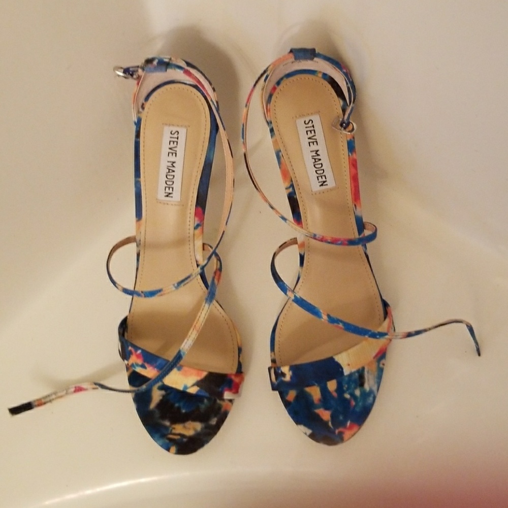 Strappy multicolored sandals