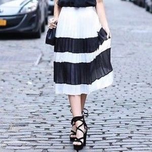 Never before worn banana republic skirt