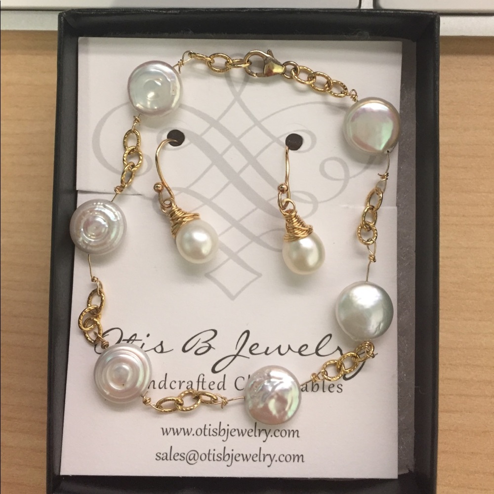 Wire wrapped pearl earnings w/ matching bracelet