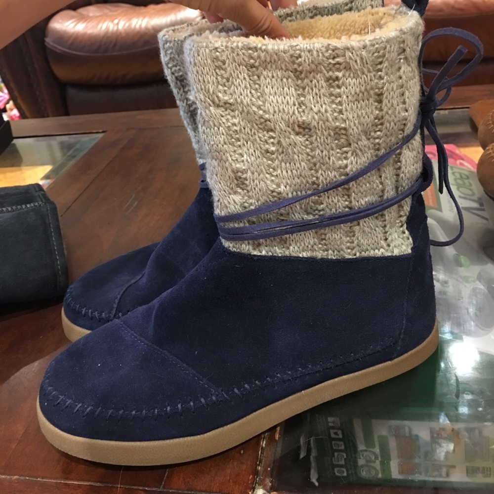 Size 8 Toms boots