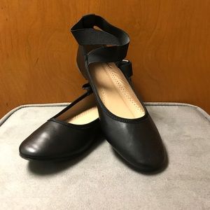 Black Elastic Cross Strap Ballet Flats