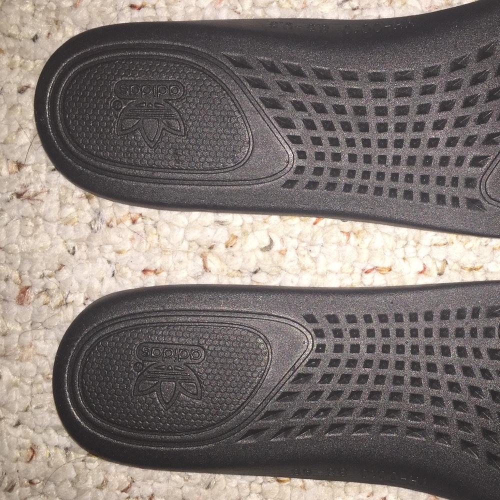 ADIDAS YEEZY 350 V2 "BRED" - Picture 6 of 6