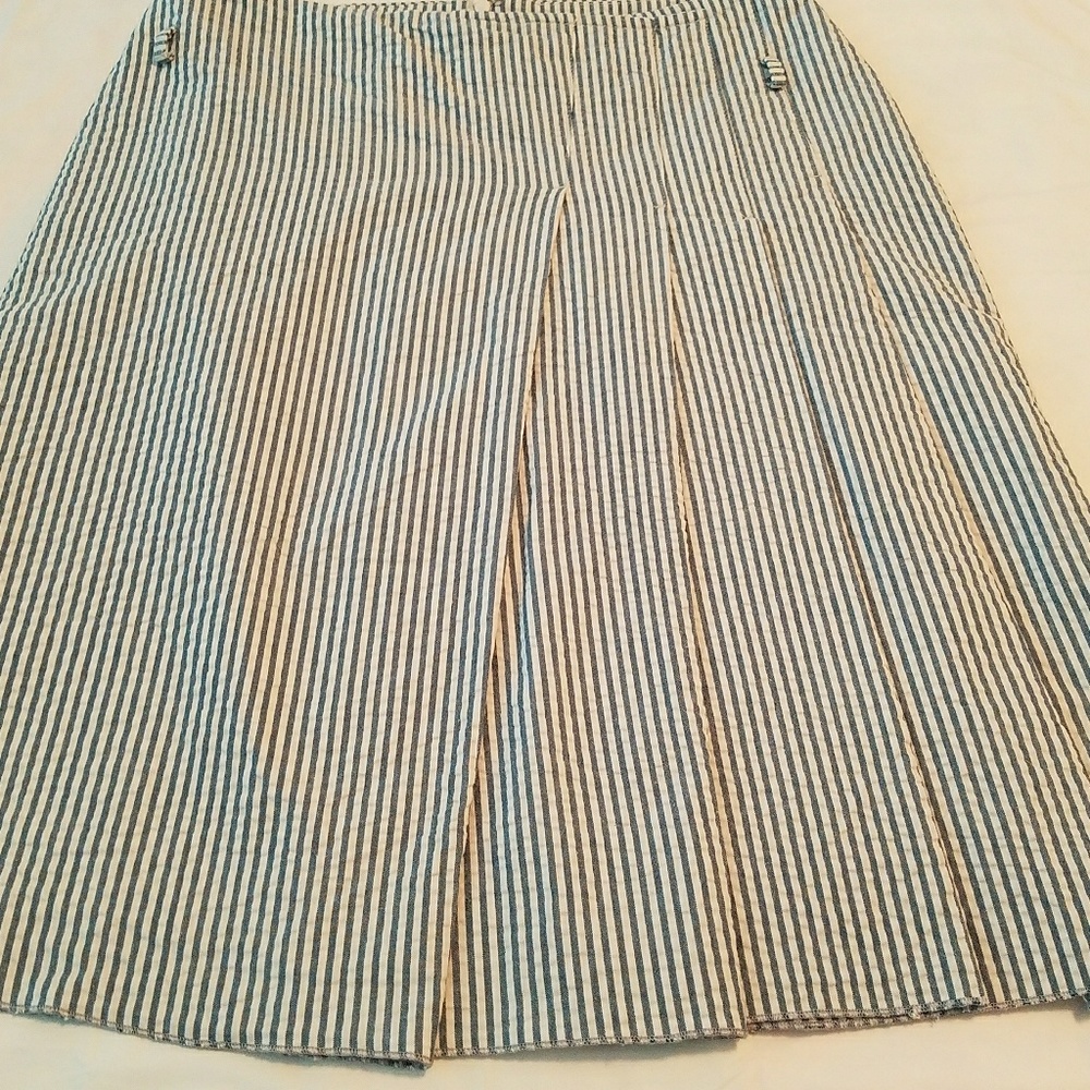 ❤❤BCBG Max Azria Seersucker skirt