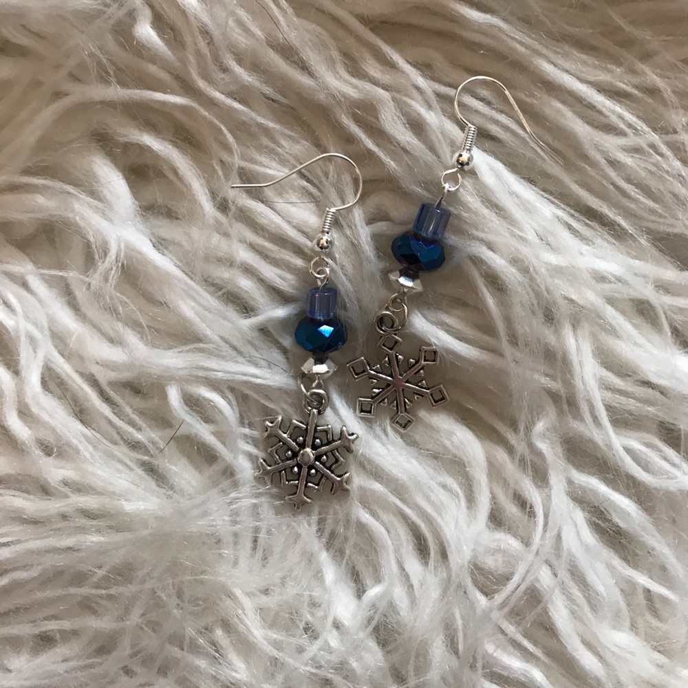 Snowflake earrings ✨✨