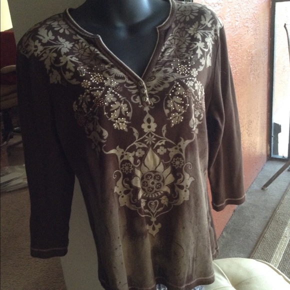 blue canyon Tops - 3/4 sleeve brown top with design in front blue canyon Tops - 3/4 sleeve brown top with design in front