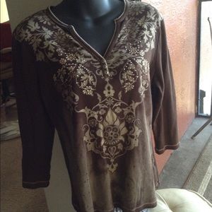 blue canyon Tops - 3/4 sleeve brown top with design in front blue canyon Tops - 3/4 sleeve brown top with design in front