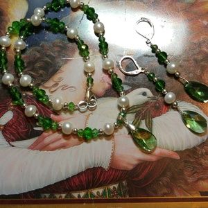#0076 Pearl & Peridot Swarovski Choker & Earrings