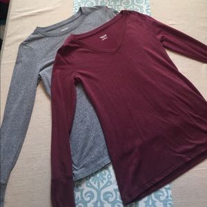 Set of 2 layering long sleeve tees