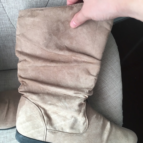 Cute and Simple Beige Boots - Picture 1 of 4