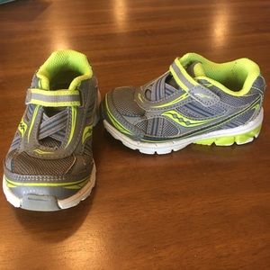 Toddler boy Saucony sneakers