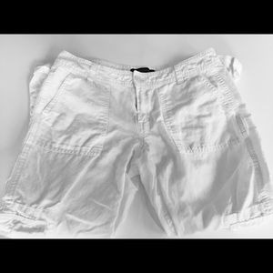 Linen and Cotton Capri's Banana Republic. Size 0