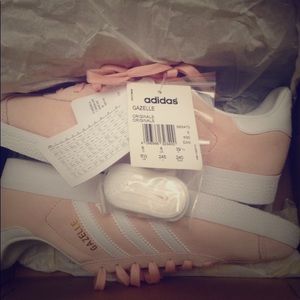 Adidas Gazelle Originals in Vapour Pink Adidas Gazelle Originals in Vapour Pink