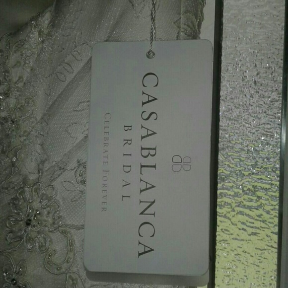 Brand New Wedding Gown - Picture 3 of 3