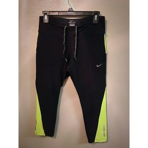 Women's Nike Dri-Fit Capri Leggings Size Medium 🌟