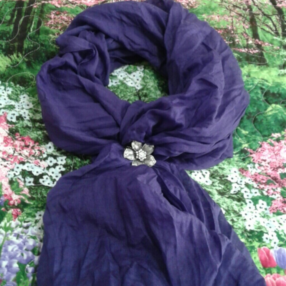Pretty flowing scarf royal purple