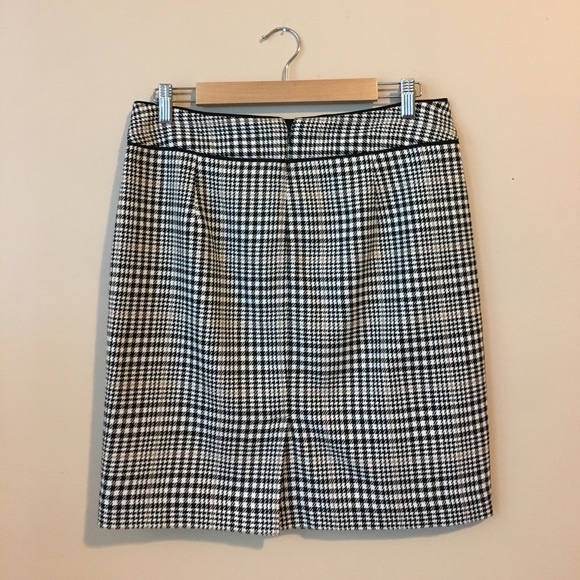 SOLD Banana Republic Skirt - Picture 3 of 4