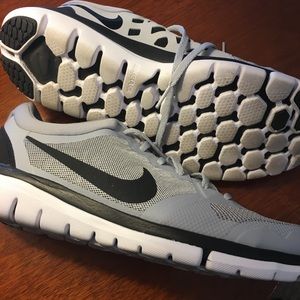 Gently used MEN'S grey Nike Flex shoes