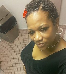 Meet your Posher, Yolanda