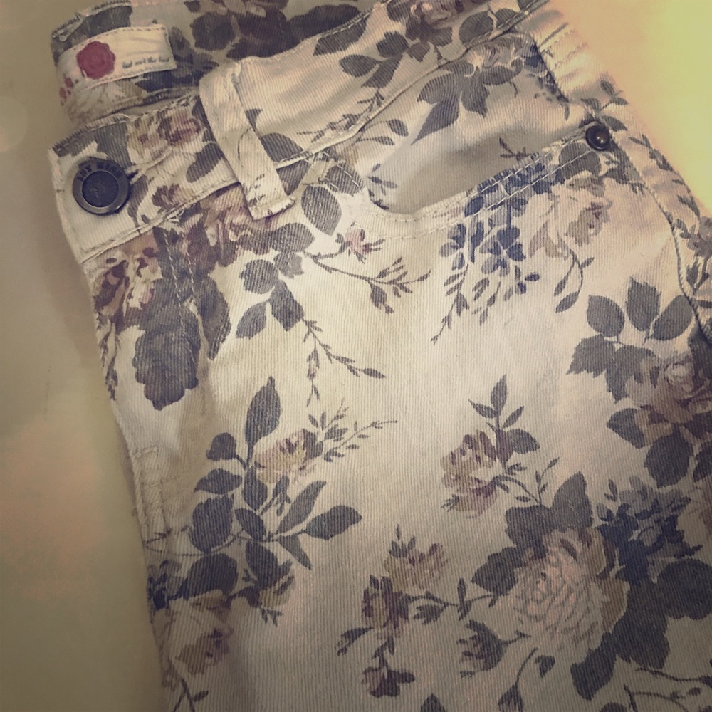 1st Kiss size 6 Skinny Jeans!